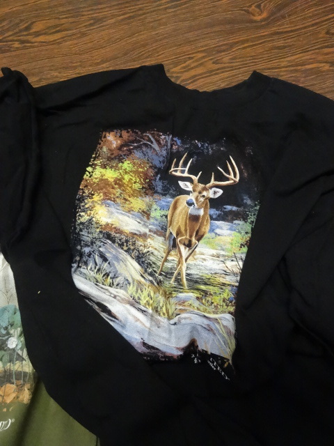 lot 216 image: 4 XL T Shirts