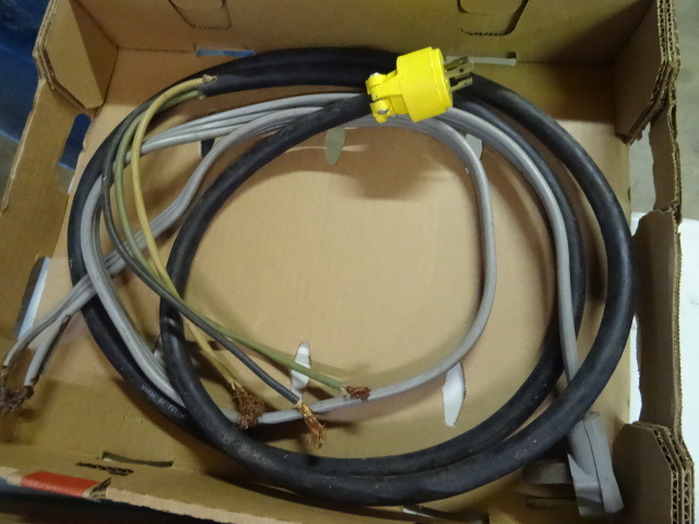 lot 239 image: 220 Volt Cords