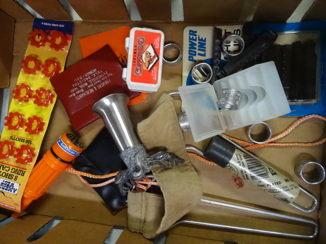 lot 252 image: Misc Hunting Accessories