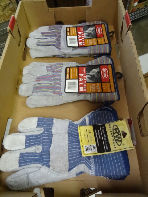 lot 261 image: New Mens Work Gloves