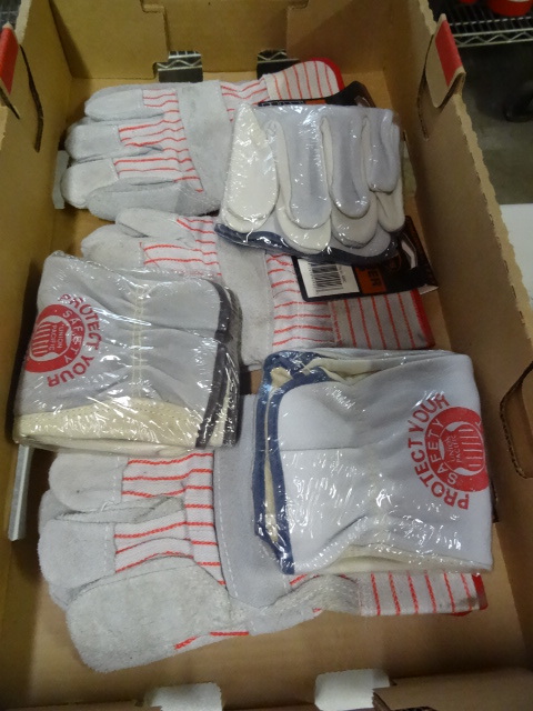 lot 262 image: New Mens Work Gloves