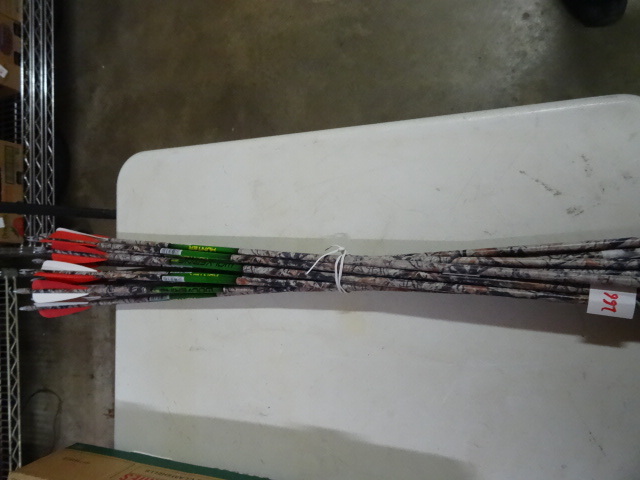 lot 266 image: 12 New Wolverine Hunting Arrows