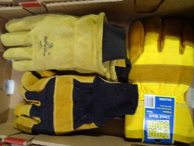 lot 275 image: Misc Work Gloves
