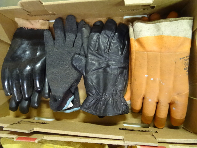 lot 276 image: Misc Work Gloves