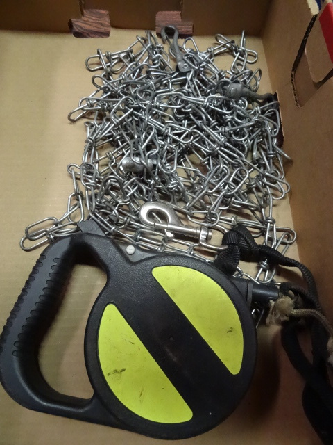 lot 286 image: Dog Chains, Retractable Dog Leash