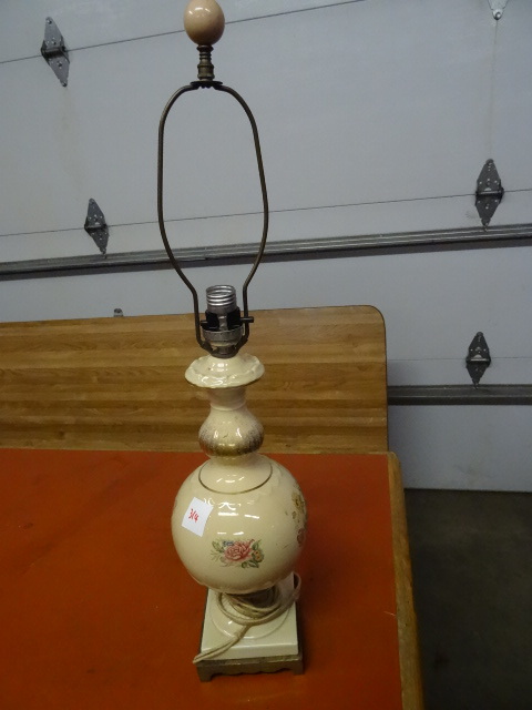 lot 314 image: Vintage Table Lamp