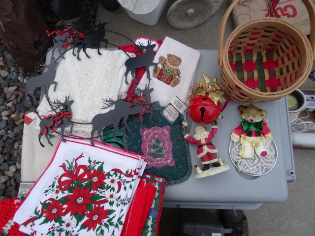 lot 326 image: Misc Christmas Dcor,