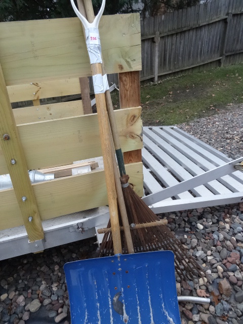lot 332 image: Snow Shovel Bamboo Rake Squeegee