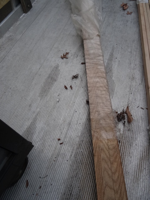 lot 334 image: Oak Trim 81 Per Piece  3 Pieces