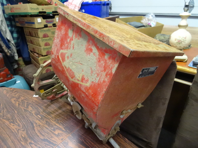 lot 168 image: Gandy Model S901P Fertilizer Tank