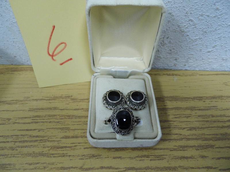 lot 6 image: Ring w Pierced Earrings