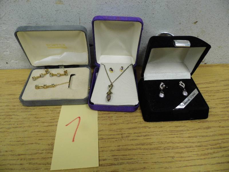 lot 7 image: Necklaces & Pierced  Earrings