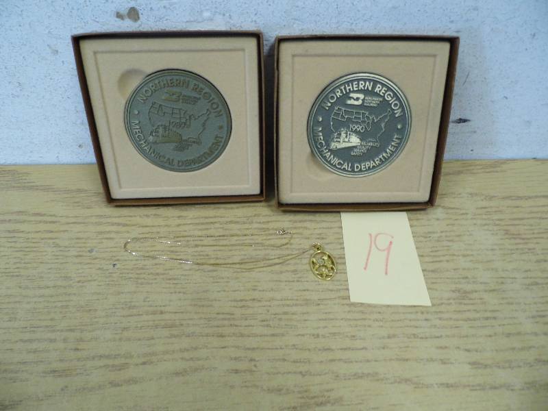lot 19 image: Burlington Northern  Railroad Medalions