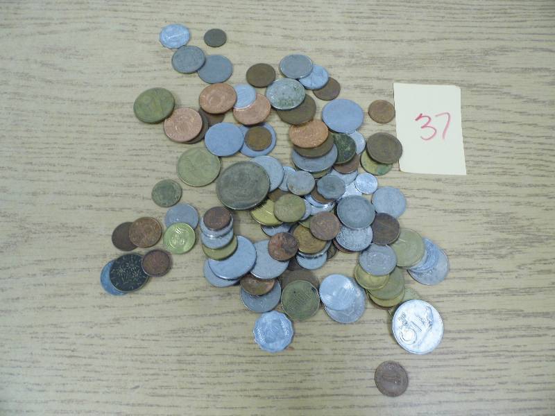 lot 37 image: 100 Foreign Coins