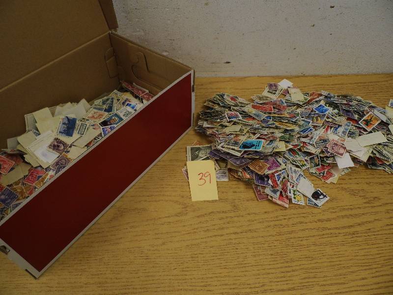 lot 39 image: Hundreds of Assorted Stamps