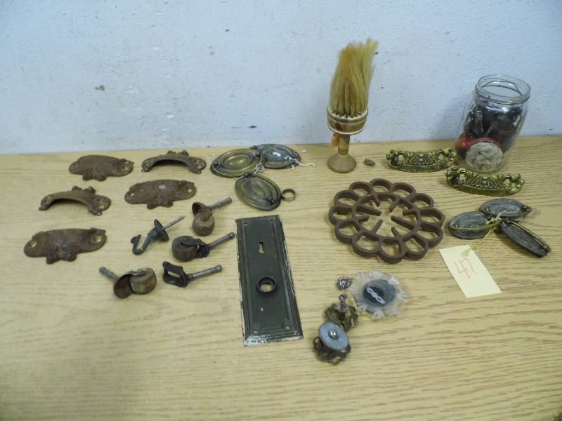 lot 47 image: Antique Hardware