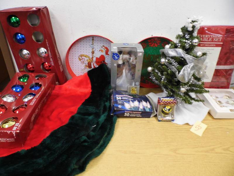 lot 55 image: Misc Christmas