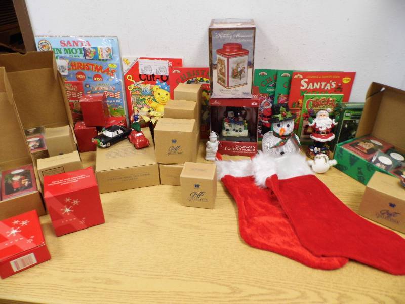 lot 56 image: New Christmas & Dept 56 Items