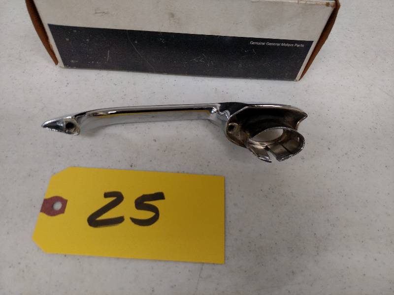 lot 25 image: 1955-57 Chev. Right Door Handle, NO...