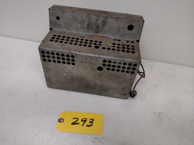 lot 293 image: 5152 Chev. Radio...