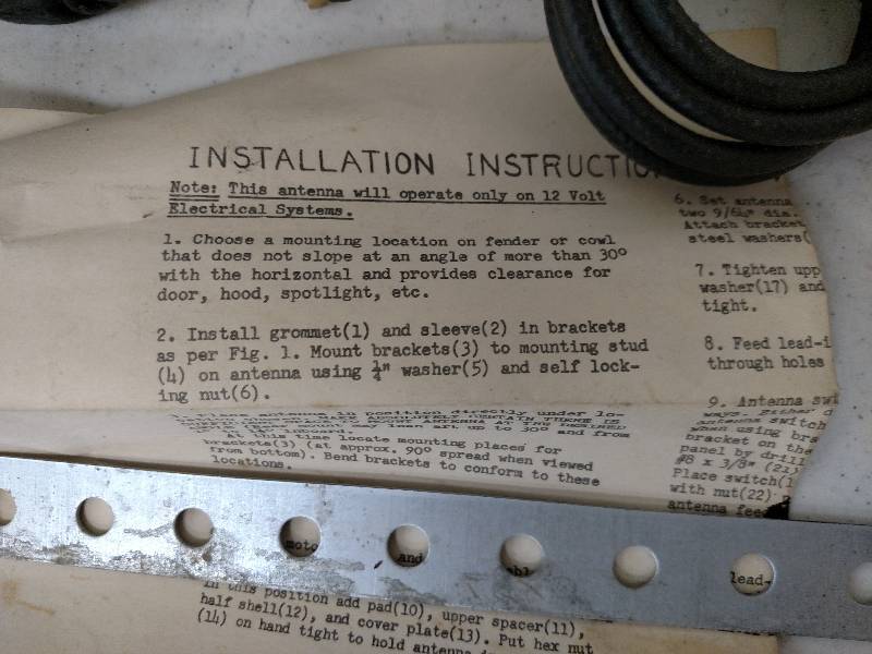 lot 330 image: Vintage Universal 12 Volt Power Ant...