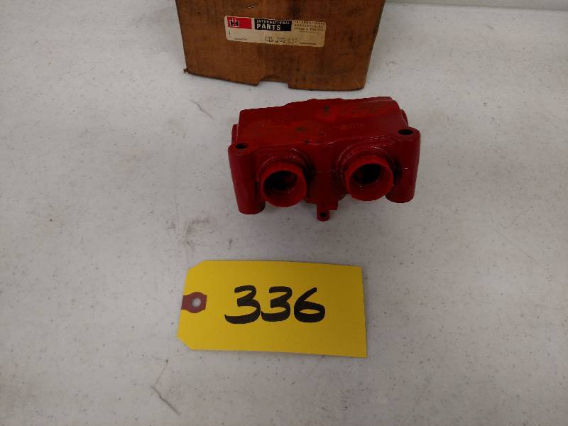 lot 336 image: International Hydraulic Control Val...