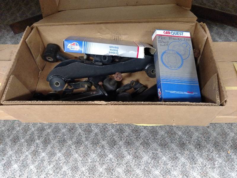 lot 348 image: Rough Country 3 Lift Kit Fits 88-9...