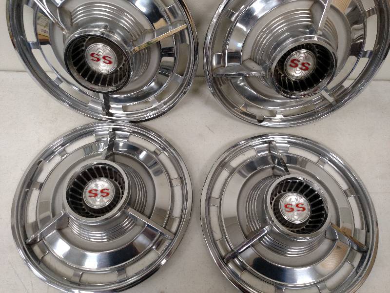 lot 360 image: (4) 63 Chev. SS Hub Caps...