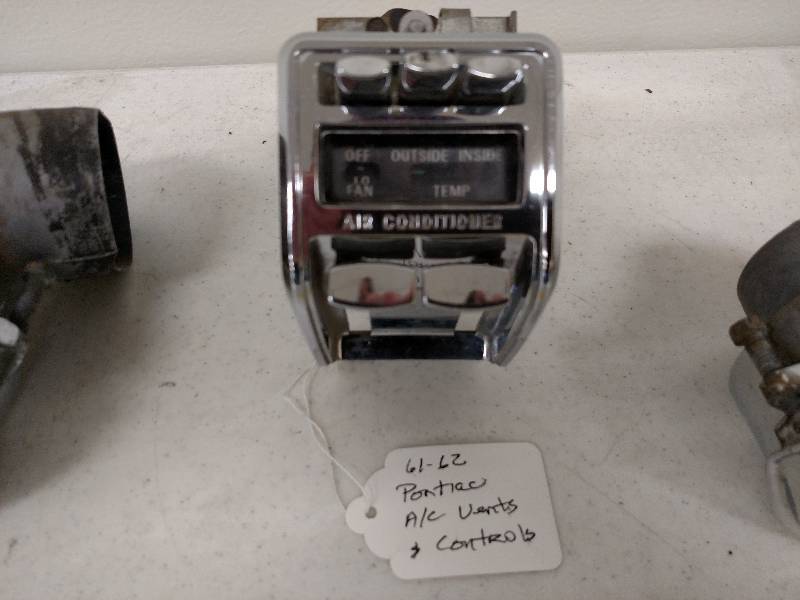 lot 367 image: 61-62 Pontiac AC Controls & Vents...