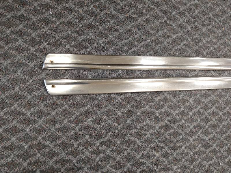 lot 375 image: Rocker Panel Moulding-86 Long...