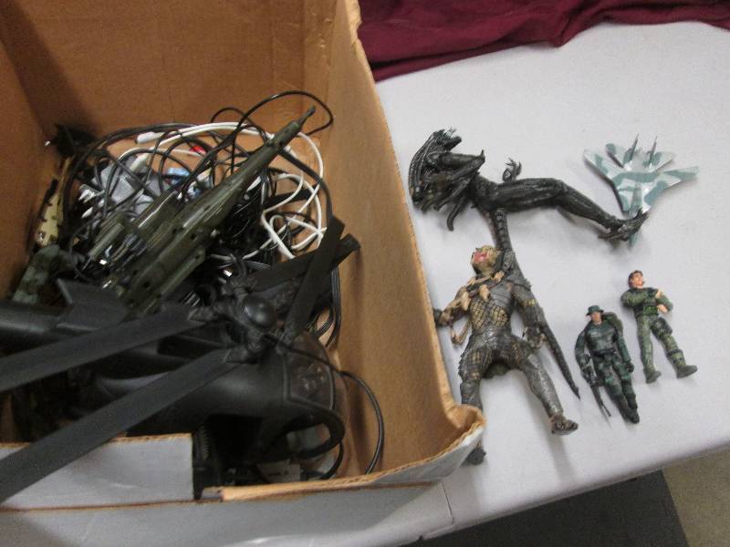 Action Figures, Helicopter parts et...