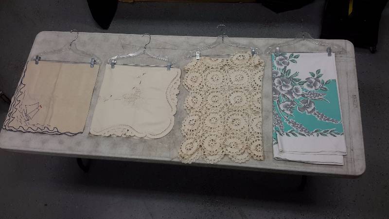 lot 4 image: Assorted table covers