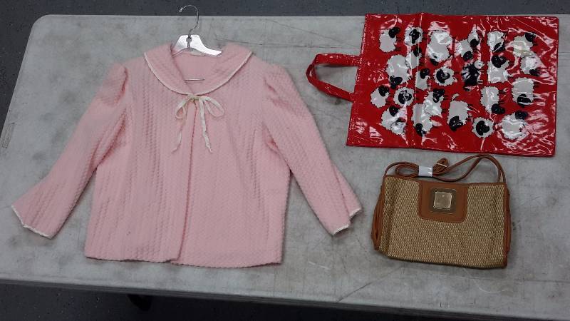 lot 8 image: Feminine wear