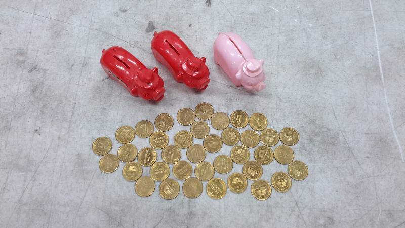 lot 17 image: 3 plastic piggy banks along with carwash tokens