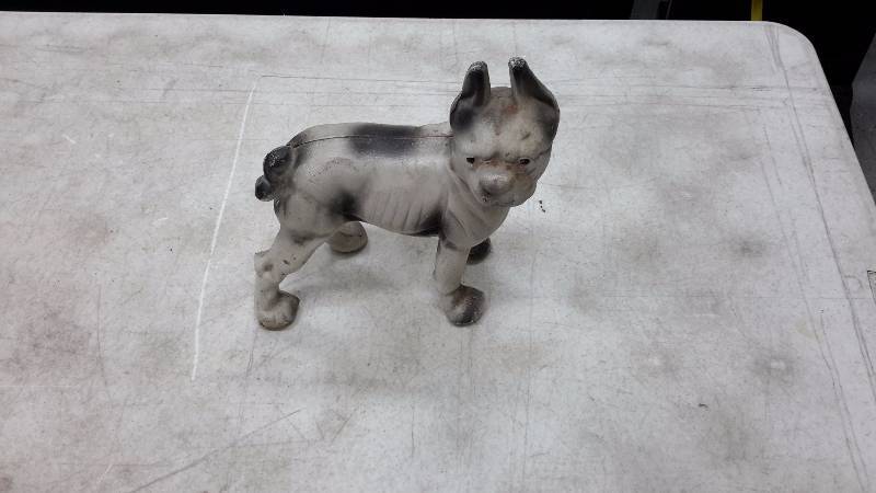 lot 21 image: Doorstop dog
