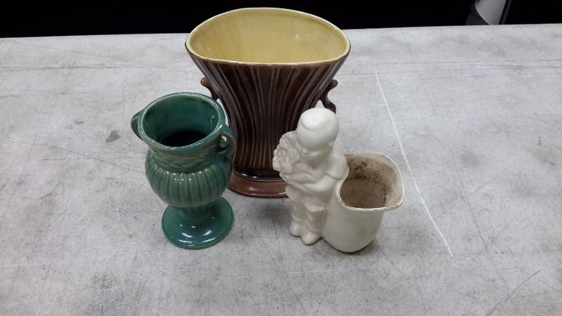 lot 23 image: 3 vases Red wing pottery.