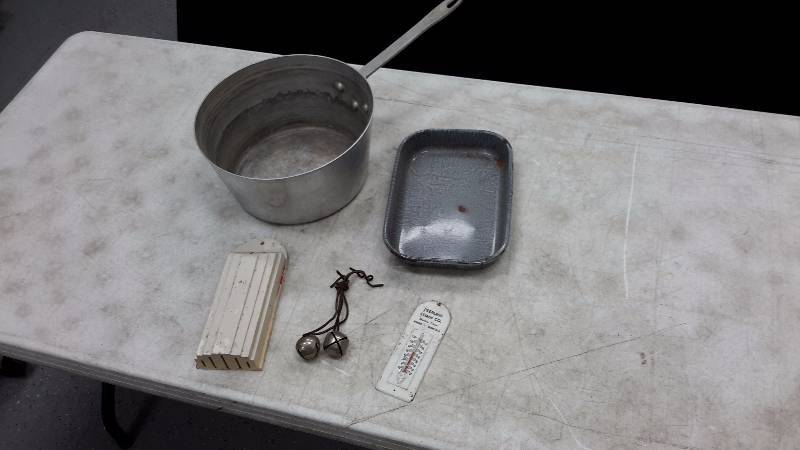 lot 40 image: Miscellaneous kitchen items