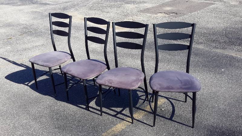 lot 44 image: Set of 4 contemporary kitchen chairs