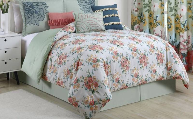 lot 1 image: alcove Helena 7-Pc. Comforter Set with Embellished Pillows - Full