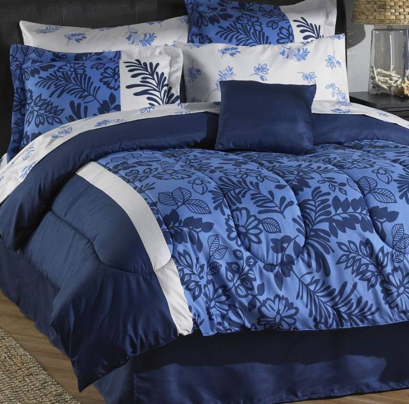lot 7 image: alcove Jacqueline Comforter Set - Queen