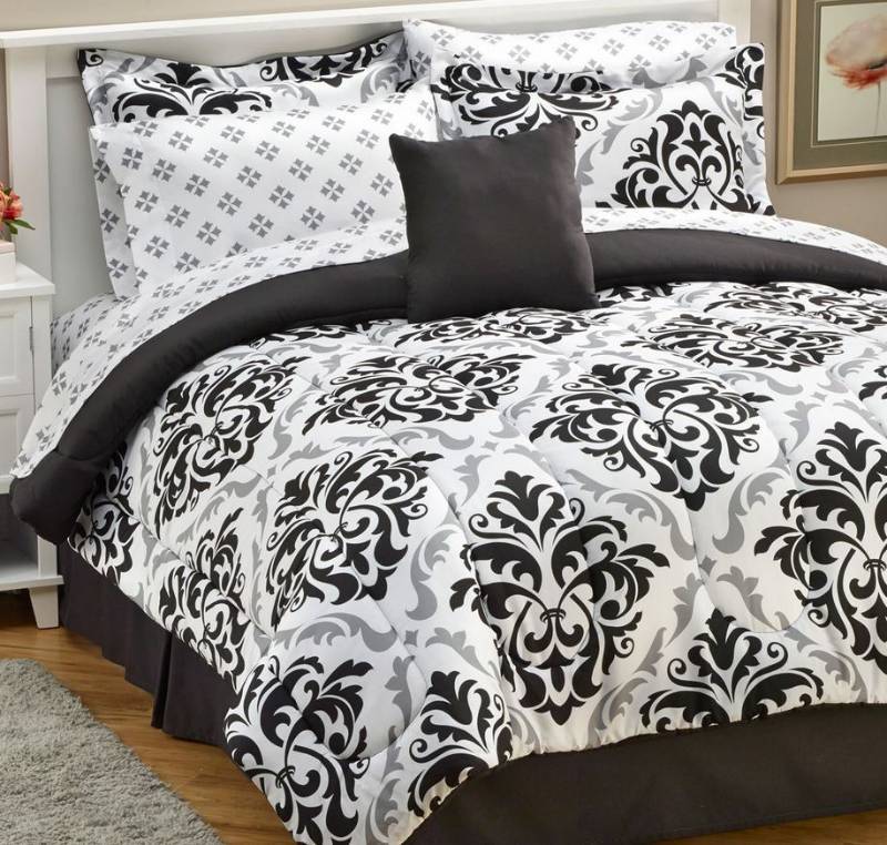 lot 12 image: alcove Parrish Comforter Set - Black-White - Queen