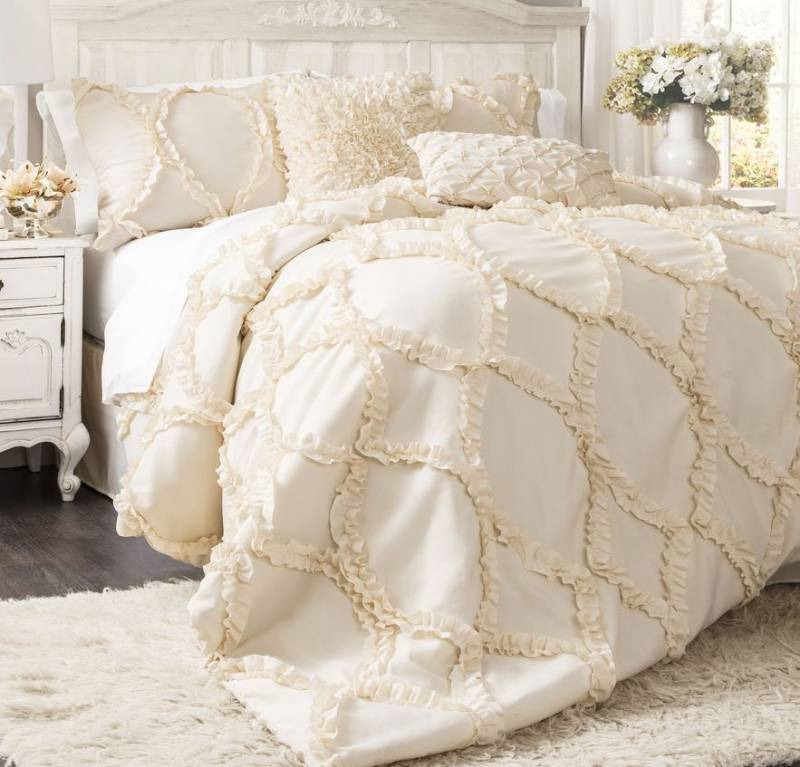 lot 30 image: Lush Decor Avon 3pc Comforter Set - Ivory Color - King