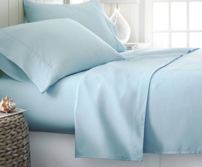 lot 32 image: Home Collection Double-Brushed Microfiber Sheet Set - Aqua Color - Queen