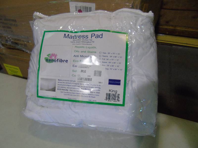 lot 3 image: Microfiber Down Alternative Mattress Pad - King