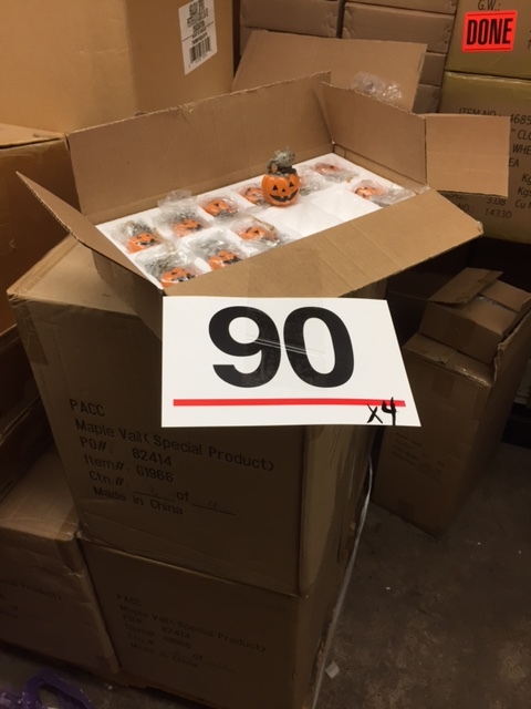 576 Halloween  Cat figurineornament.