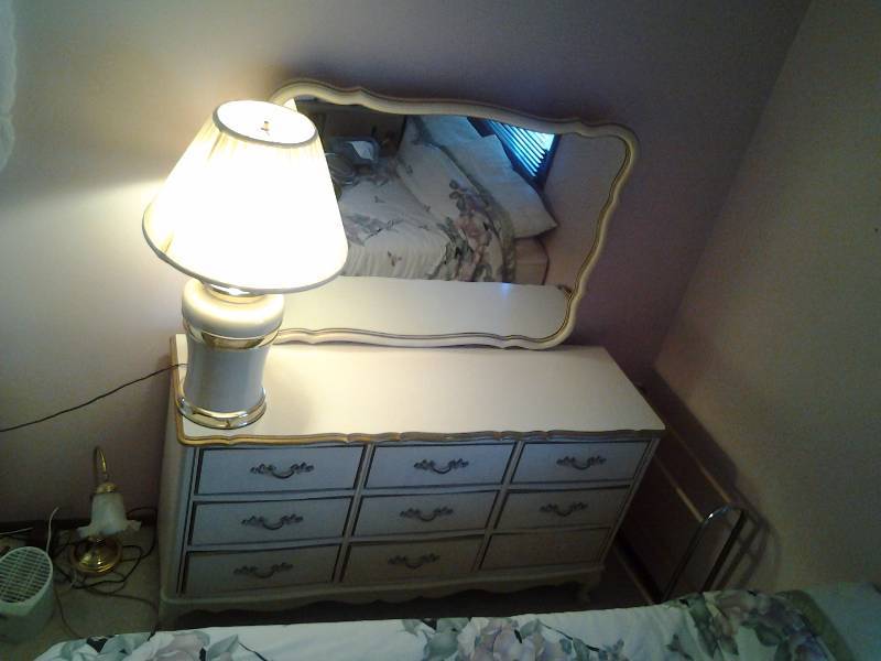 Dresser With Mirror (Does Not Include Lamp)
