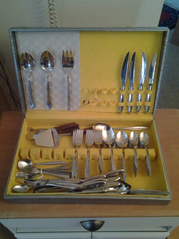 Tradition Stainless Steel Flatware Set With Chest