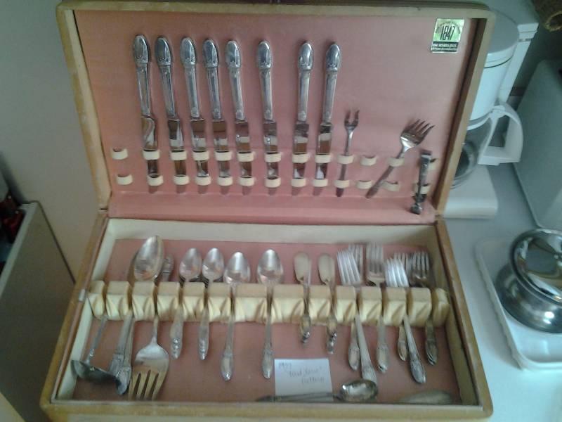 Vintage Wm. Rogers 1937 First Love Pattern Silver Plated Flatware With Chest