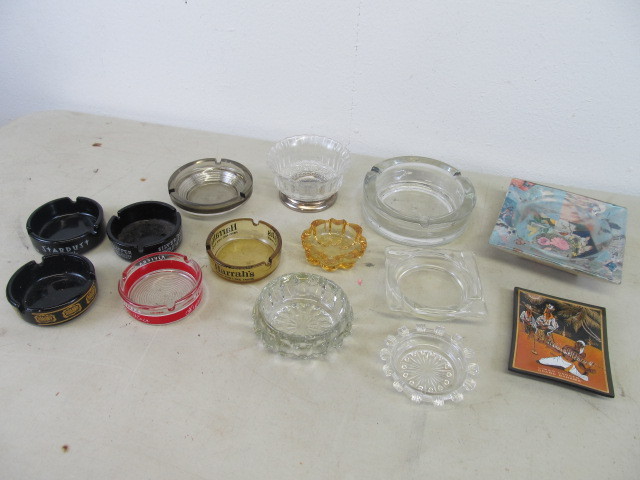 lot 28 image: Lot of Vintage Ashtrays Including Casino