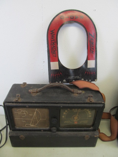 lot 22 image: Vintage Radios Including Transoceanic